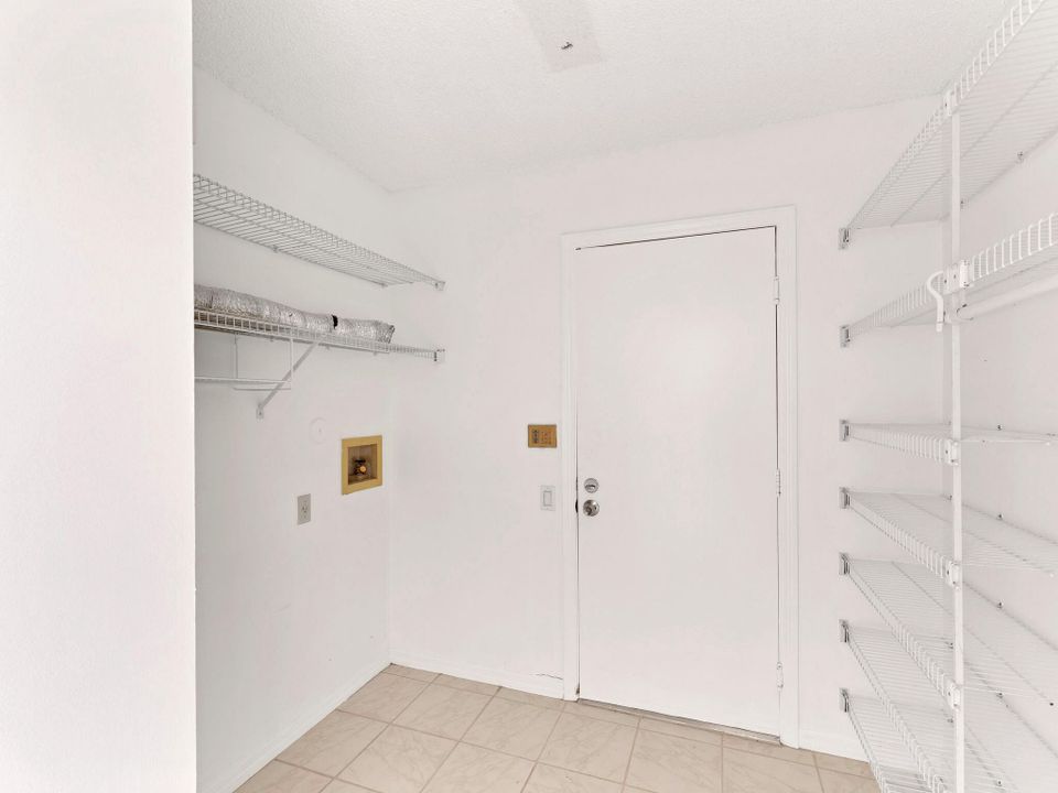 For Sale: $379,900 (2 beds, 2 baths, 1870 Square Feet)