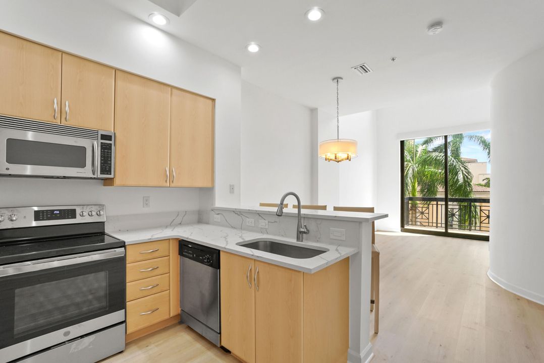 For Sale: $625,000 (1 beds, 1 baths, 1071 Square Feet)