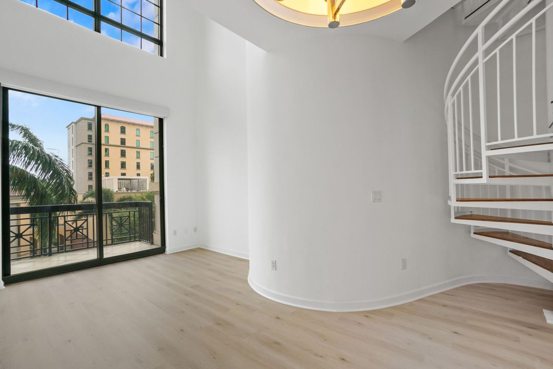 For Sale: $625,000 (1 beds, 1 baths, 1071 Square Feet)