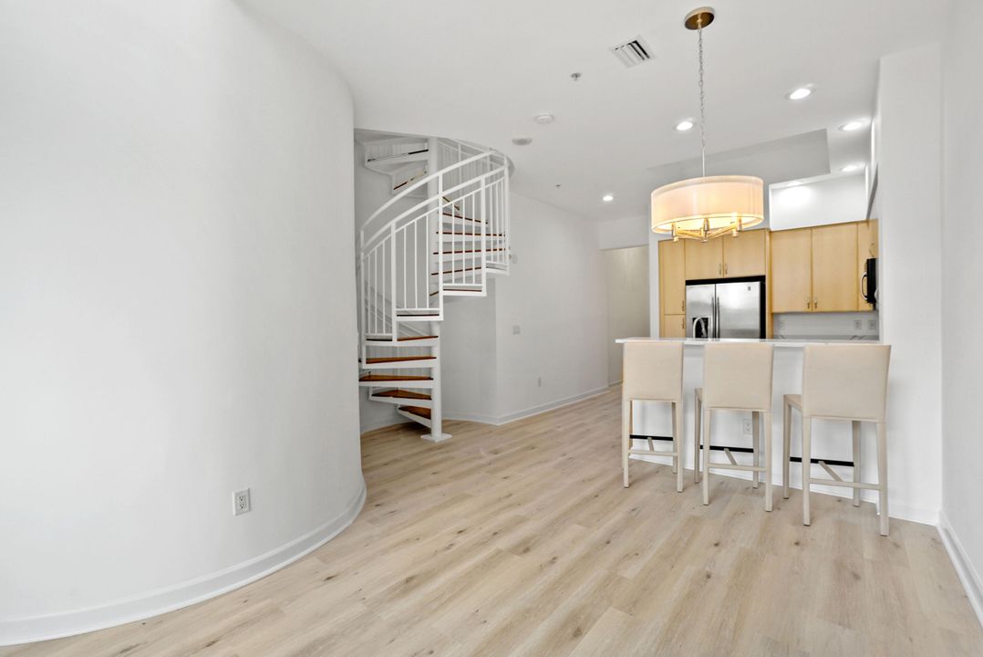 For Sale: $625,000 (1 beds, 1 baths, 1071 Square Feet)