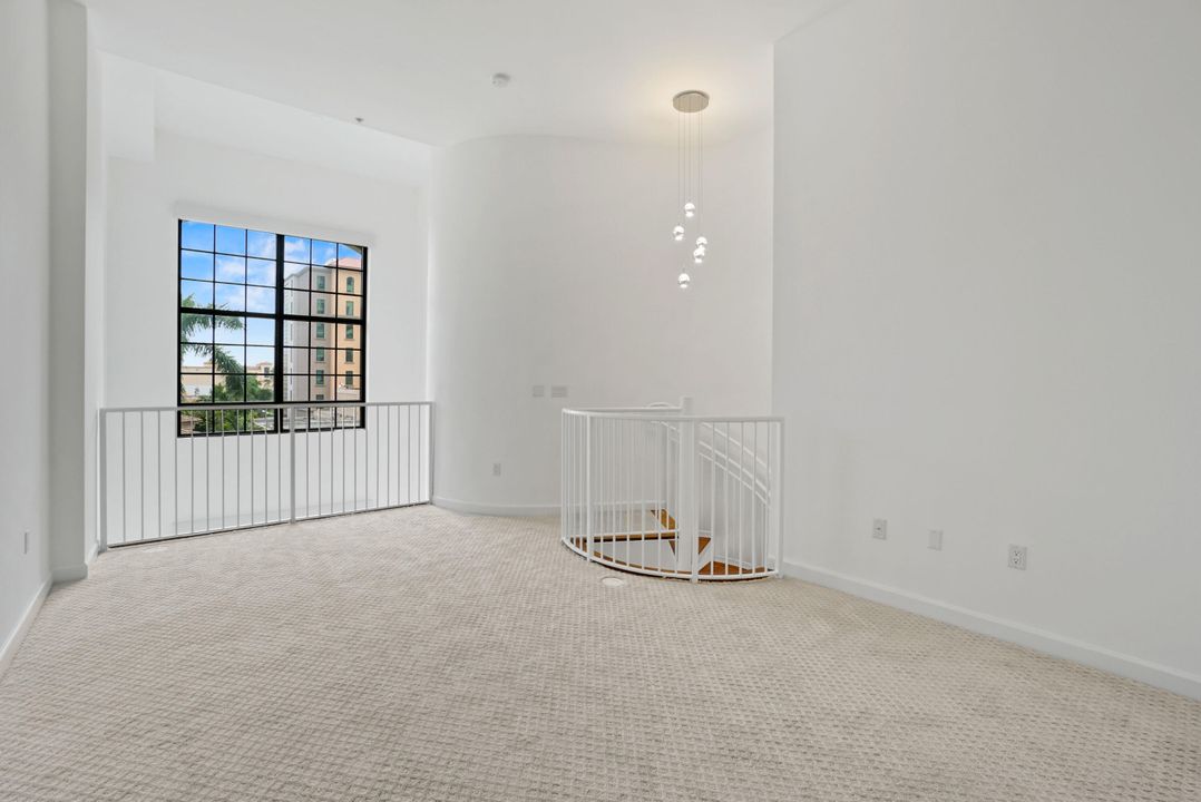 For Sale: $625,000 (1 beds, 1 baths, 1071 Square Feet)