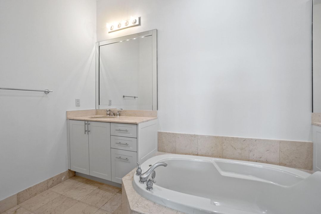 For Sale: $625,000 (1 beds, 1 baths, 1071 Square Feet)