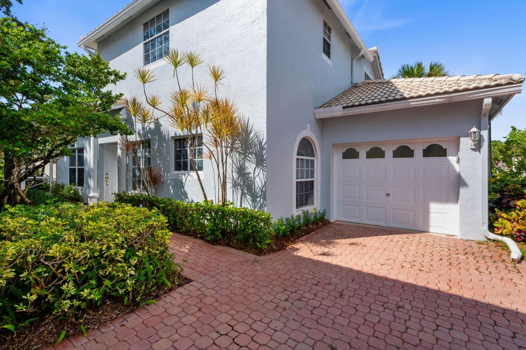 For Sale: $615,000 (3 beds, 2 baths, 2580 Square Feet)