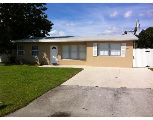 For Sale: $500,000 (3 beds, 2 baths, 1335 Square Feet)