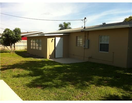 For Sale: $500,000 (3 beds, 2 baths, 1335 Square Feet)