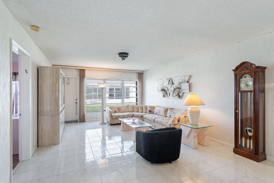 For Sale: $269,000 (2 beds, 2 baths, 1227 Square Feet)