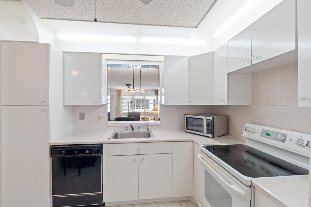 For Sale: $269,000 (2 beds, 2 baths, 1227 Square Feet)