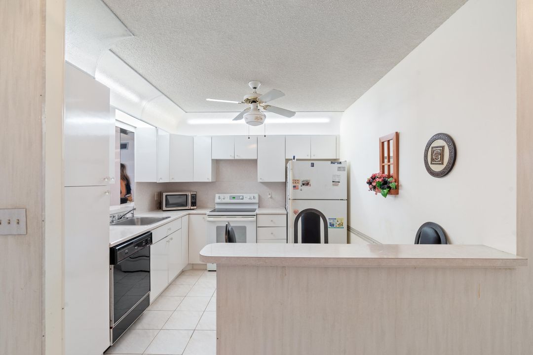 For Sale: $269,000 (2 beds, 2 baths, 1227 Square Feet)