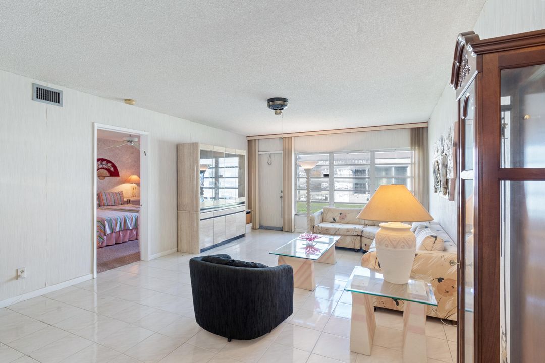 For Sale: $269,000 (2 beds, 2 baths, 1227 Square Feet)