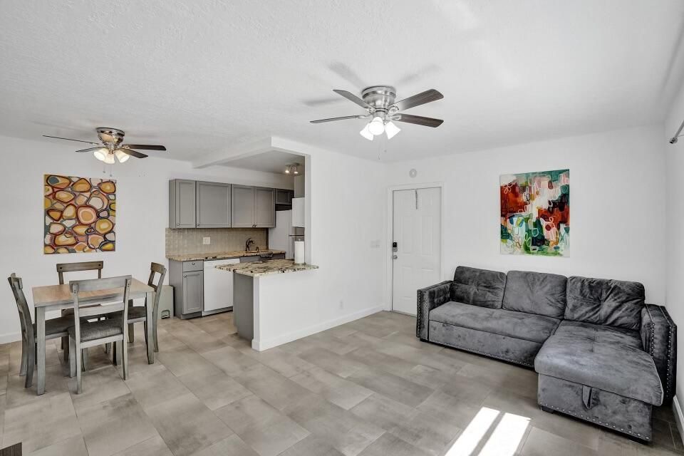 For Rent: $1,900 (1 beds, 1 baths, 578 Square Feet)