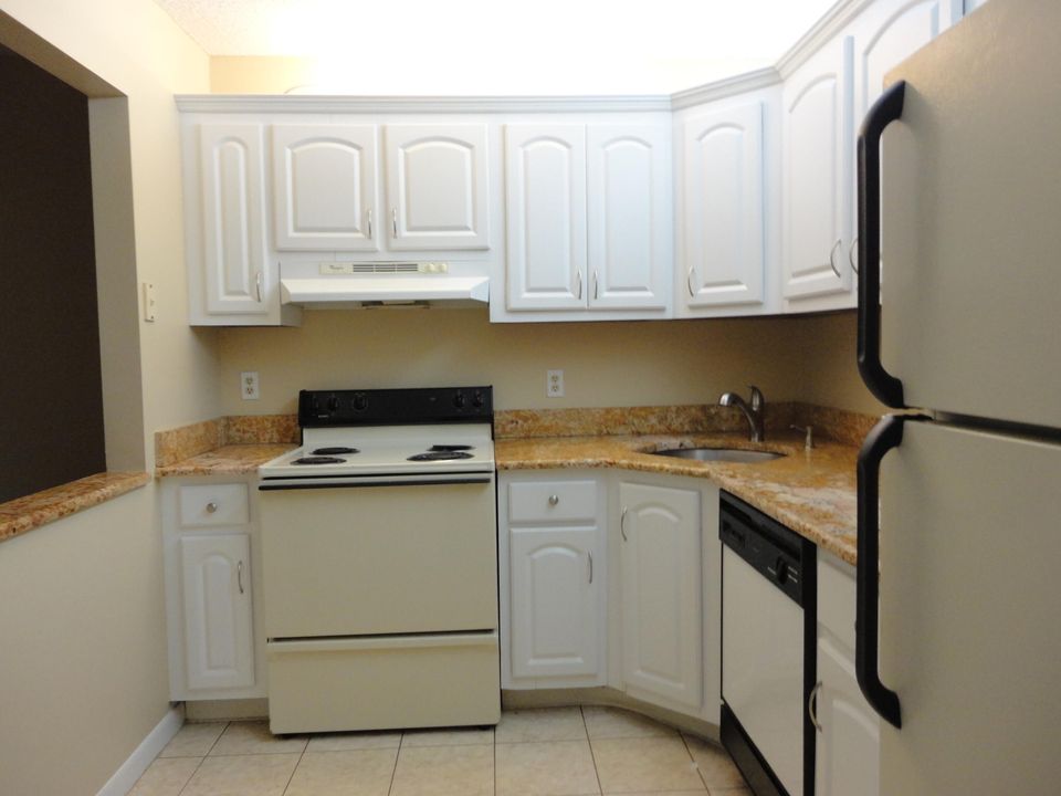 For Rent: $1,200 (1 beds, 1 baths, 639 Square Feet)