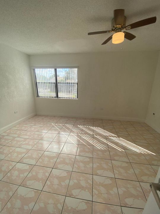 For Rent: $2,300 (2 beds, 1 baths, 1000 Square Feet)