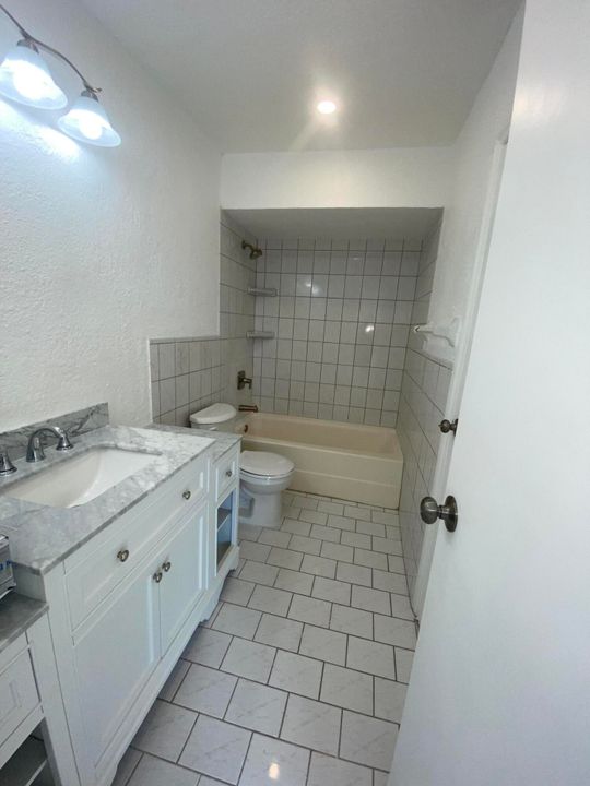 For Rent: $2,300 (2 beds, 1 baths, 1000 Square Feet)