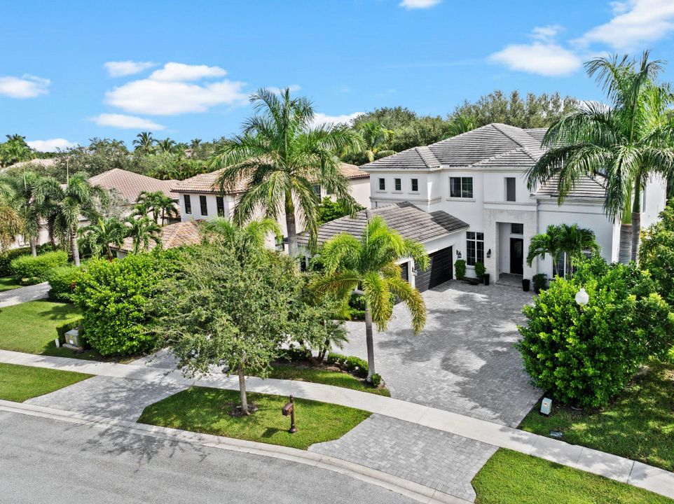 For Sale: $2,499,000 (5 beds, 5 baths, 5044 Square Feet)