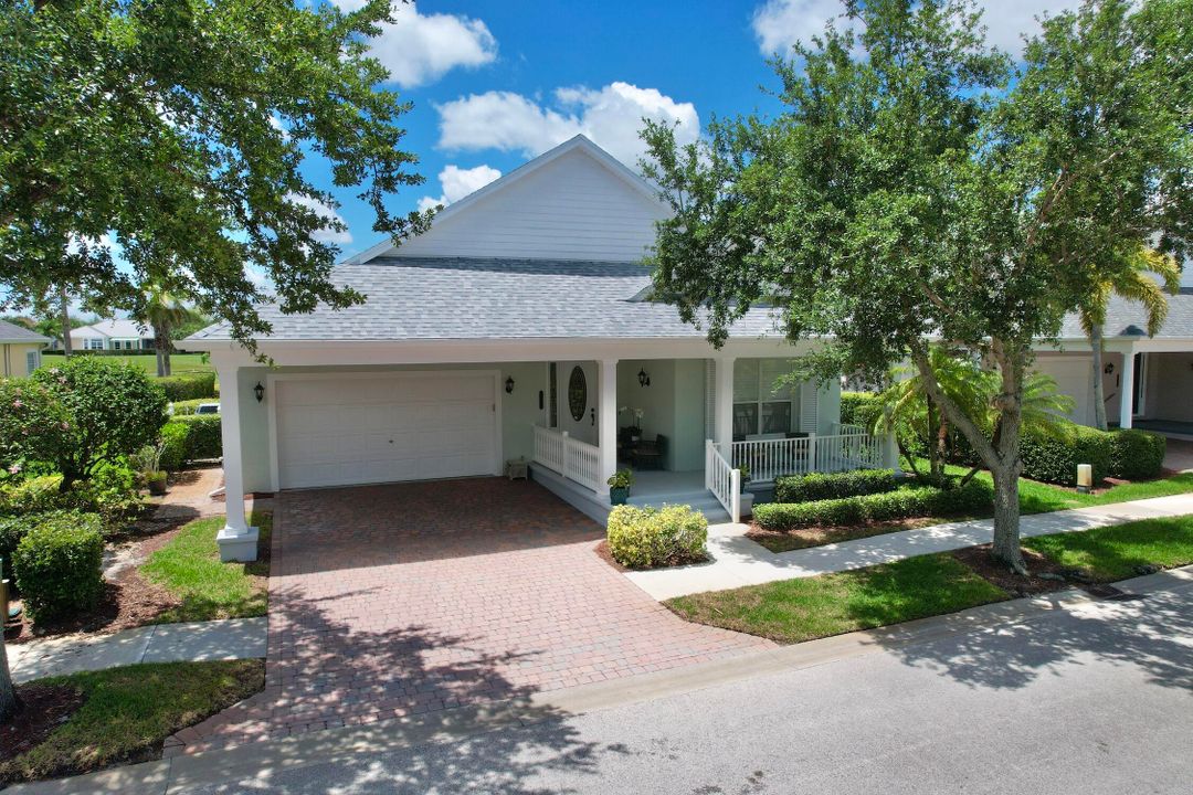 For Sale: $650,000 (3 beds, 2 baths, 2492 Square Feet)