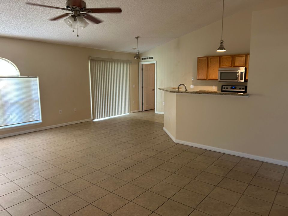 For Sale: $350,000 (3 beds, 2 baths, 1615 Square Feet)