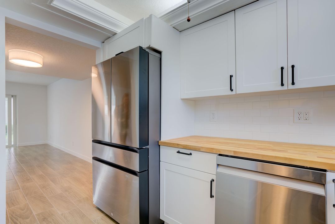 For Sale: $224,900 (2 beds, 2 baths, 891 Square Feet)