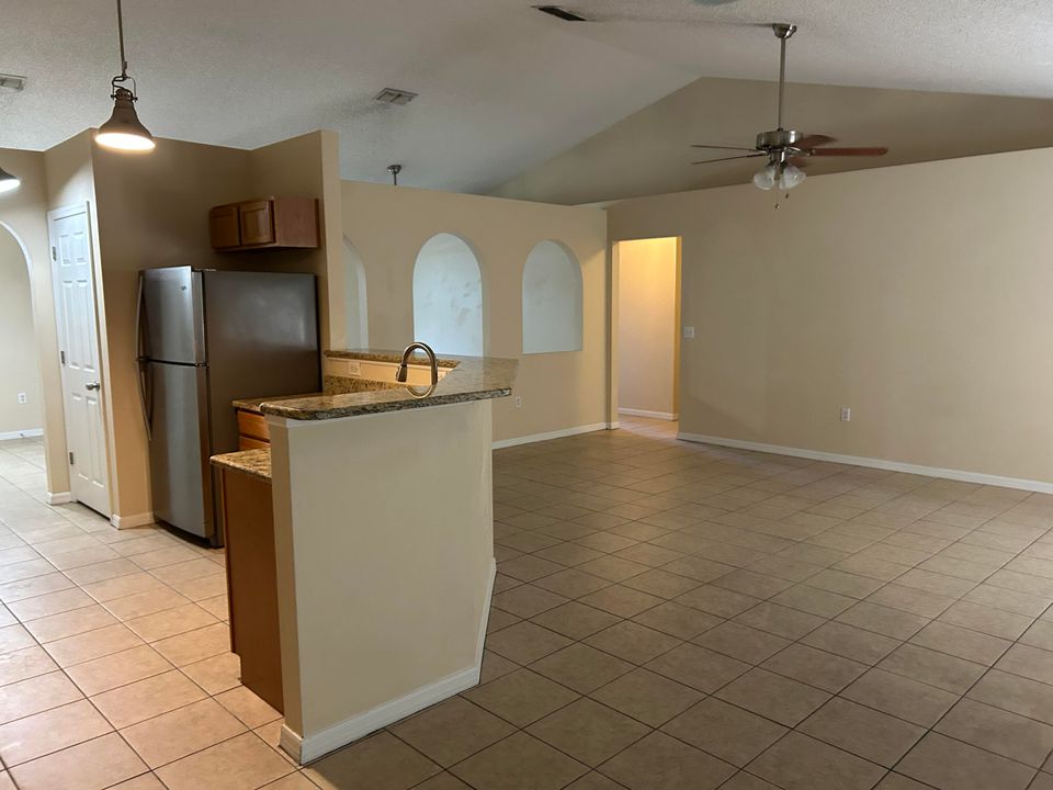 For Sale: $350,000 (3 beds, 2 baths, 1615 Square Feet)