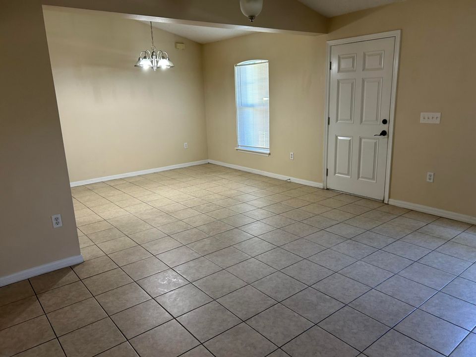 For Sale: $350,000 (3 beds, 2 baths, 1615 Square Feet)