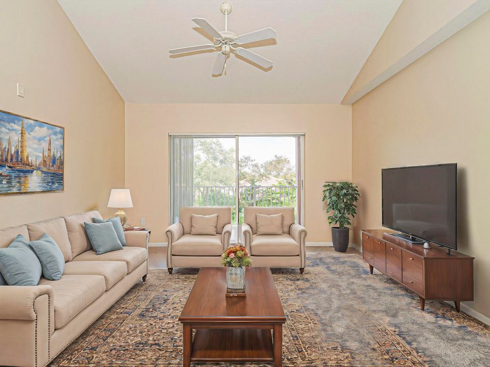 For Sale: $235,000 (2 beds, 2 baths, 1127 Square Feet)