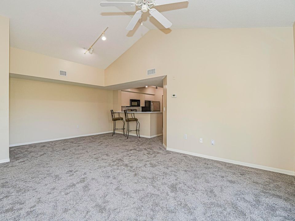 For Sale: $235,000 (2 beds, 2 baths, 1127 Square Feet)