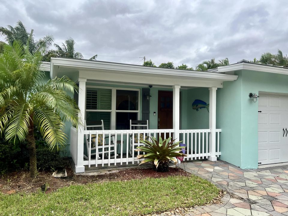 For Sale: $725,000 (3 beds, 2 baths, 1546 Square Feet)