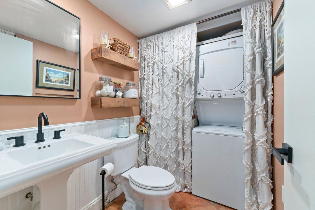 Active With Contract: $278,900 (2 beds, 2 baths, 1288 Square Feet)