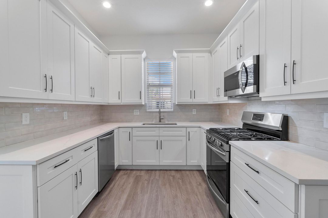 For Sale: $664,900 (2 beds, 2 baths, 1200 Square Feet)