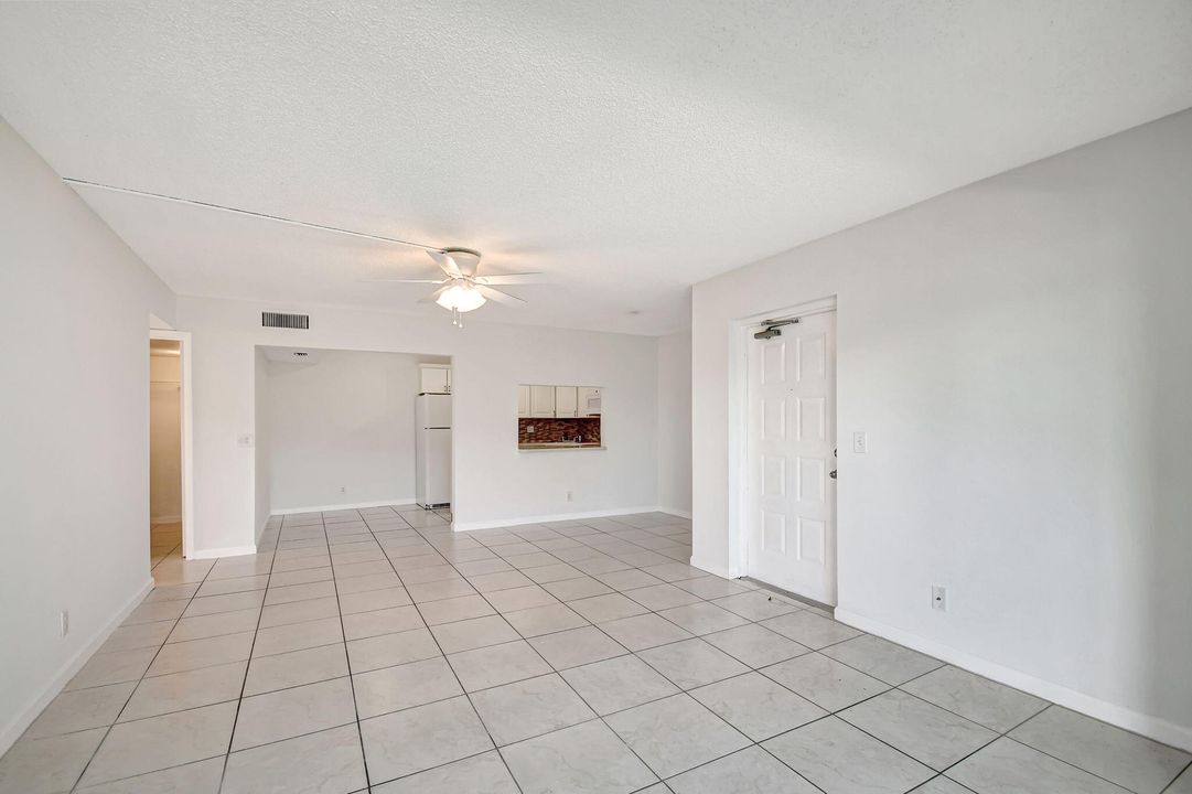 For Sale: $239,999 (2 beds, 2 baths, 1111 Square Feet)