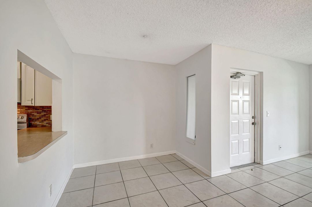 For Sale: $239,999 (2 beds, 2 baths, 1111 Square Feet)