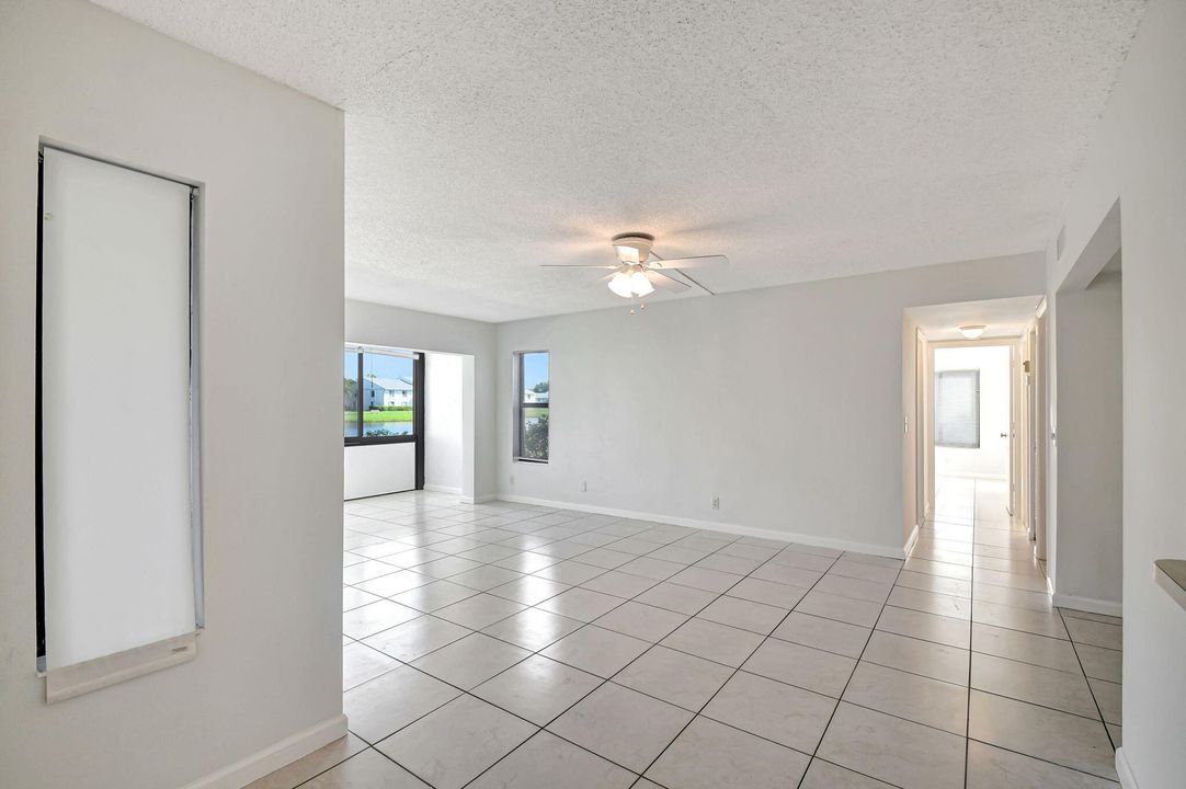 For Sale: $239,999 (2 beds, 2 baths, 1111 Square Feet)