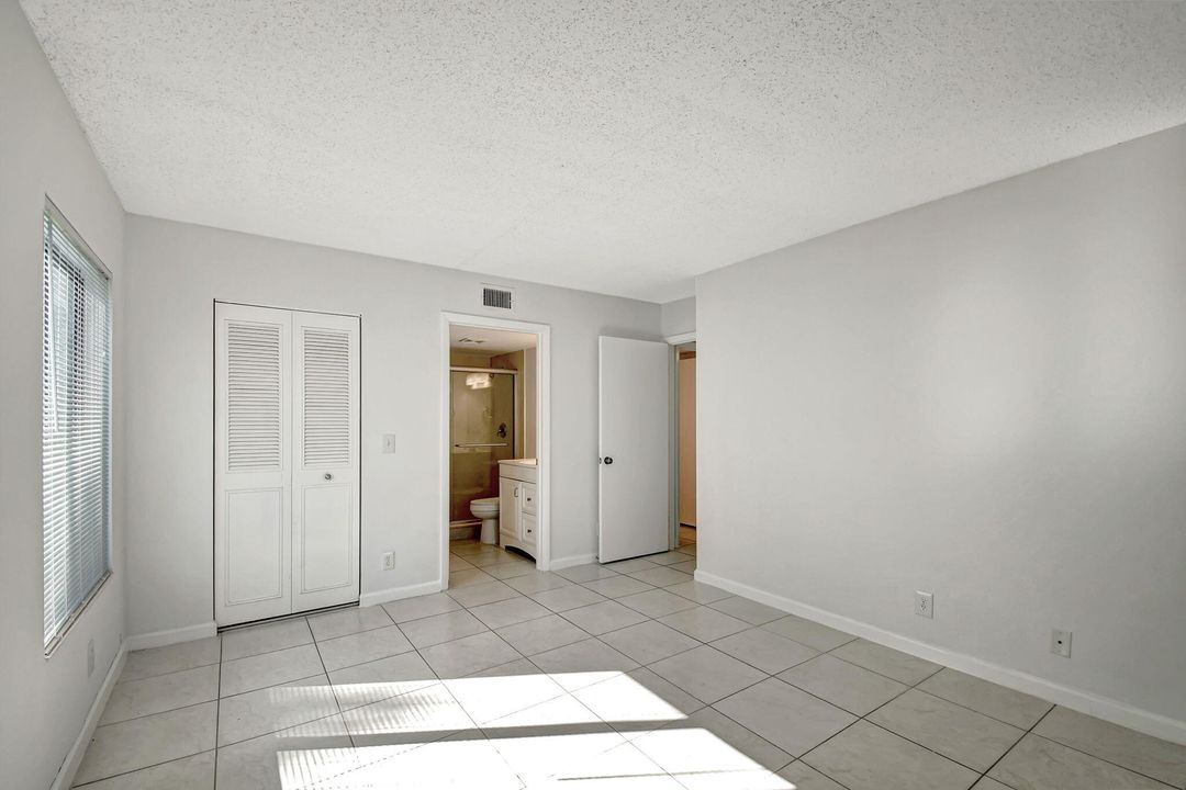 For Sale: $239,999 (2 beds, 2 baths, 1111 Square Feet)