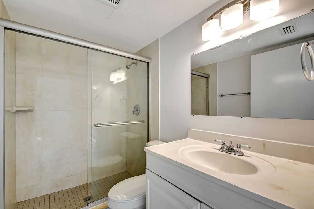 For Sale: $239,999 (2 beds, 2 baths, 1111 Square Feet)