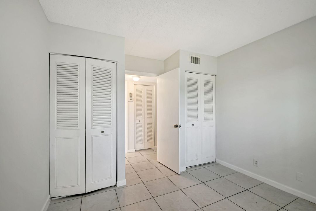 For Sale: $239,999 (2 beds, 2 baths, 1111 Square Feet)