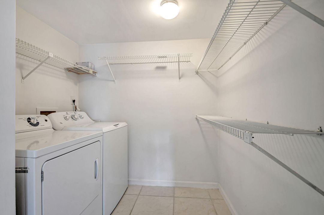 For Sale: $239,999 (2 beds, 2 baths, 1111 Square Feet)