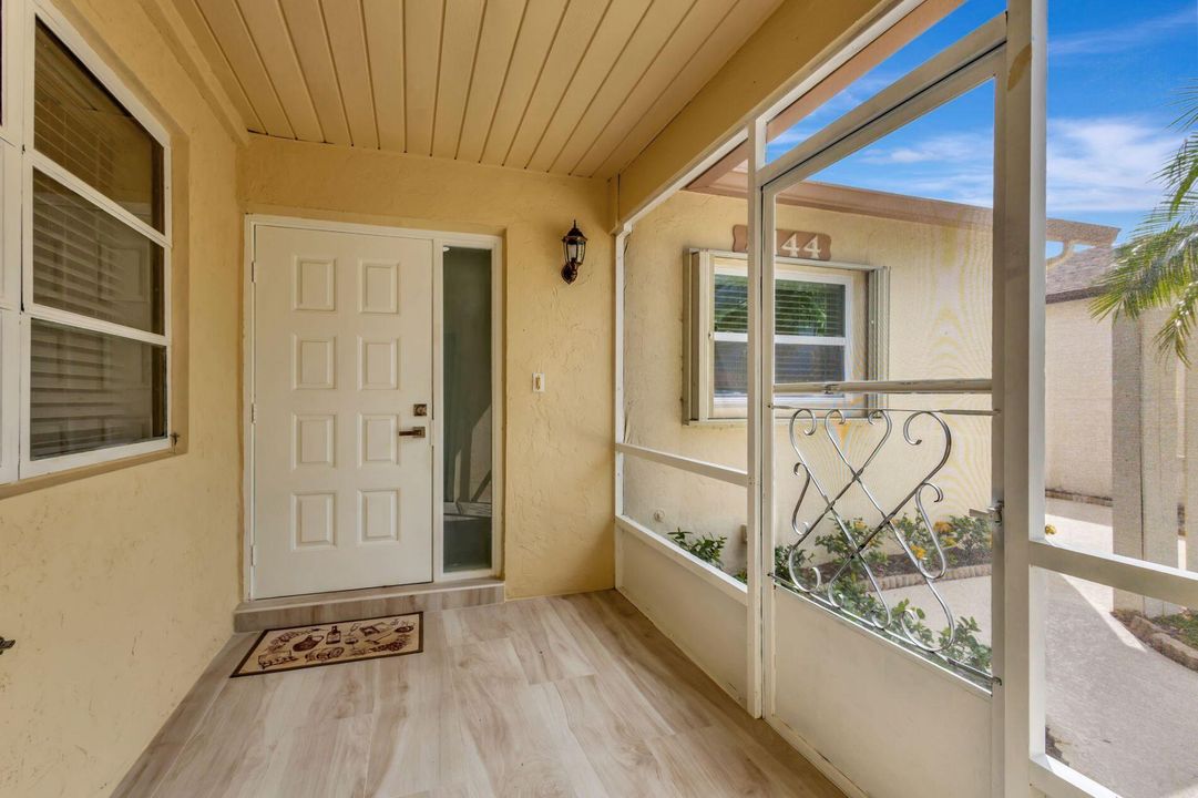 For Sale: $392,500 (2 beds, 2 baths, 1310 Square Feet)