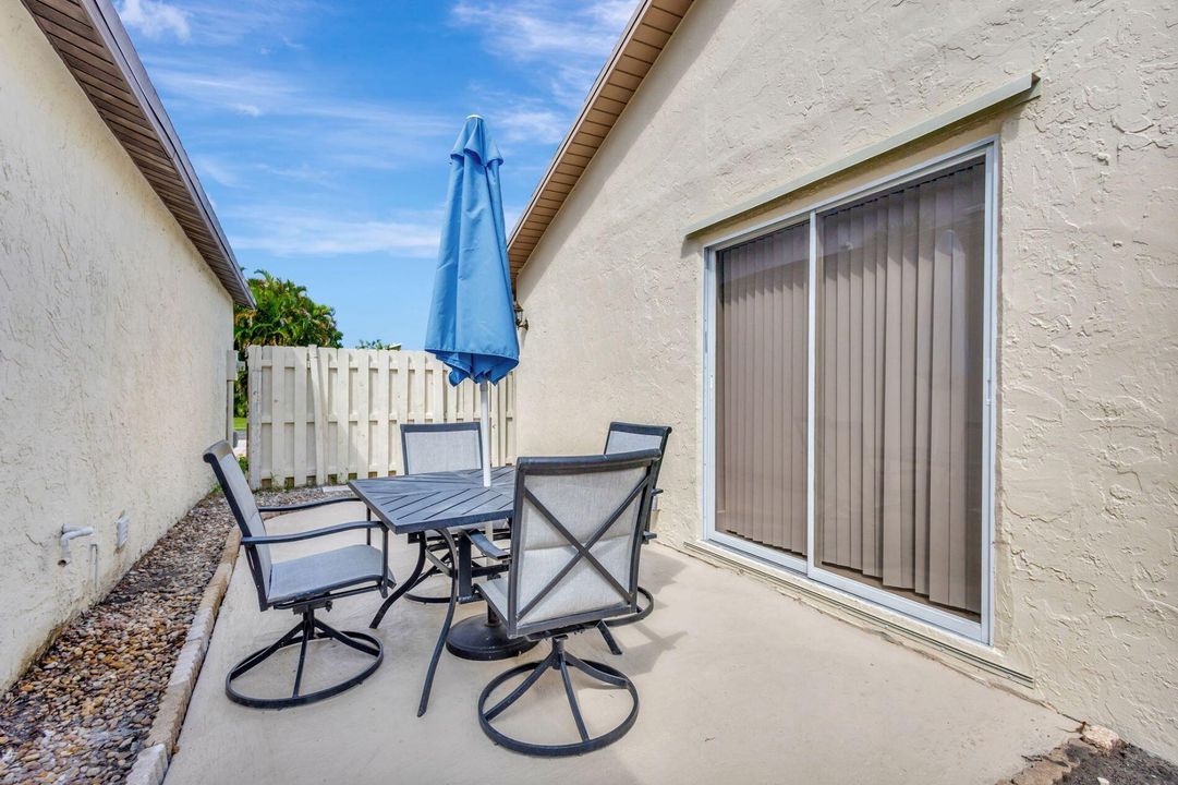 For Sale: $392,500 (2 beds, 2 baths, 1310 Square Feet)