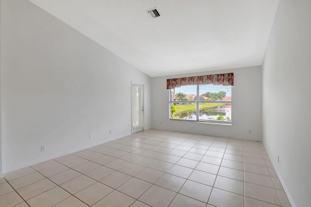 For Sale: $355,000 (2 beds, 2 baths, 1246 Square Feet)