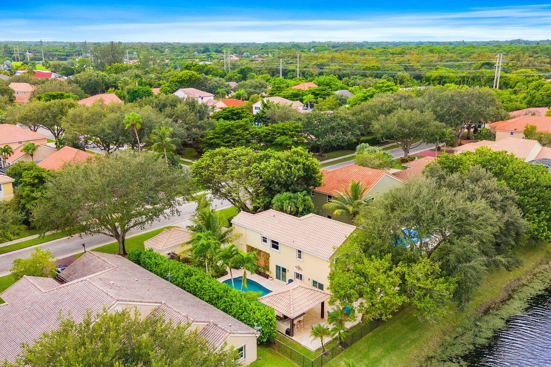 For Sale: $949,000 (4 beds, 2 baths, 2316 Square Feet)