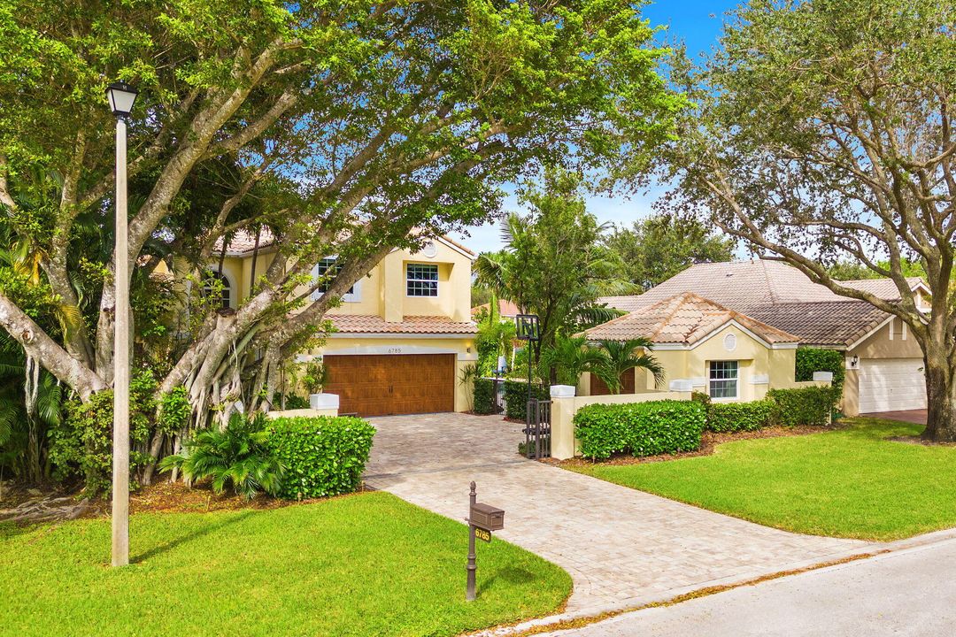 For Sale: $949,000 (4 beds, 2 baths, 2316 Square Feet)