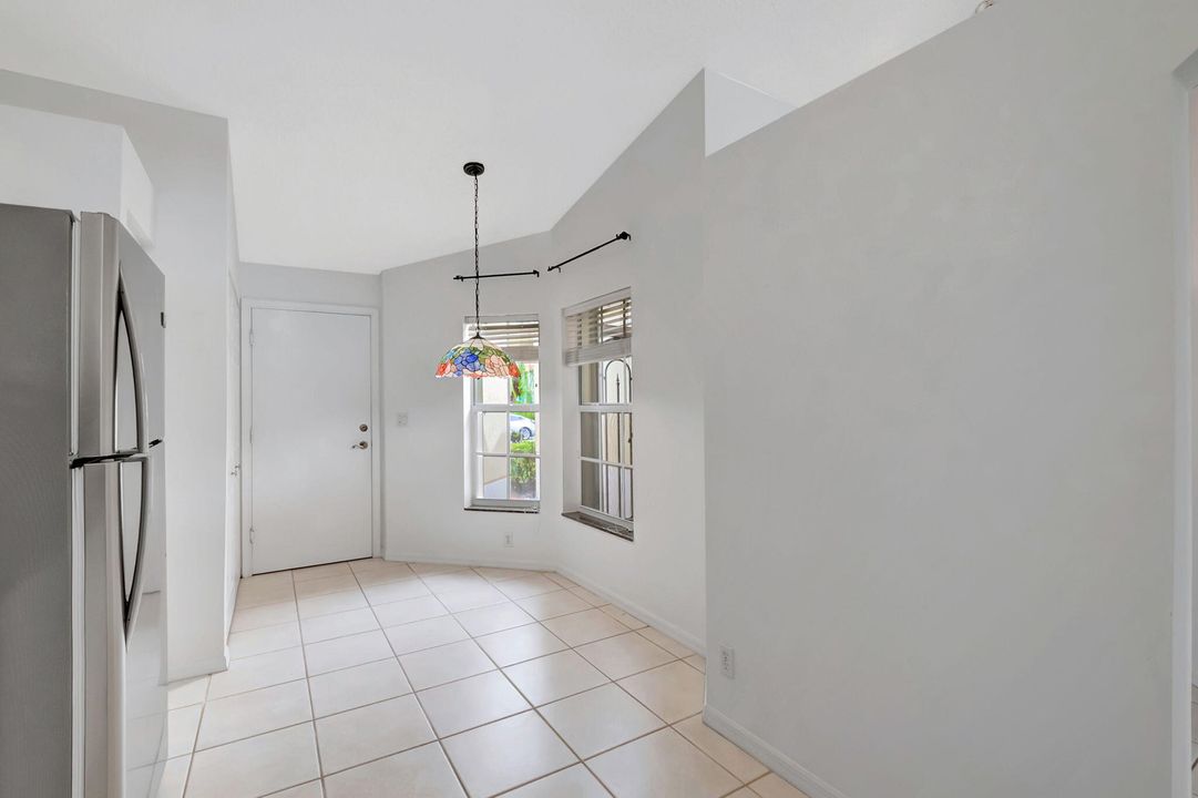 For Sale: $355,000 (2 beds, 2 baths, 1246 Square Feet)