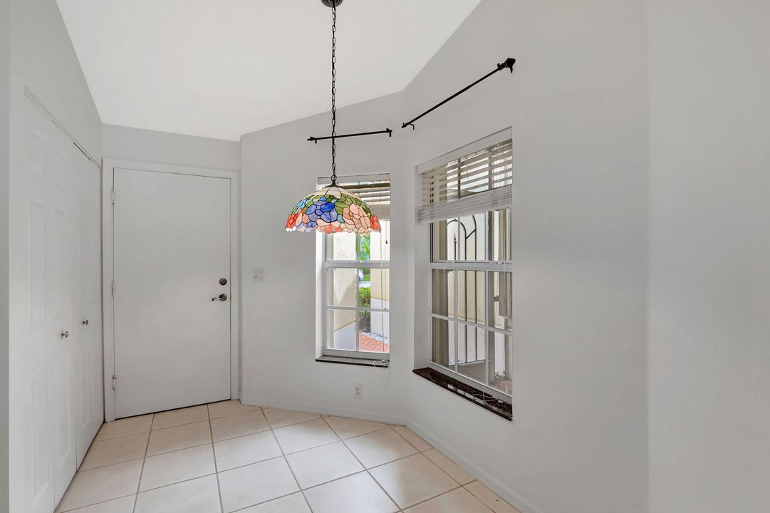 For Sale: $355,000 (2 beds, 2 baths, 1246 Square Feet)