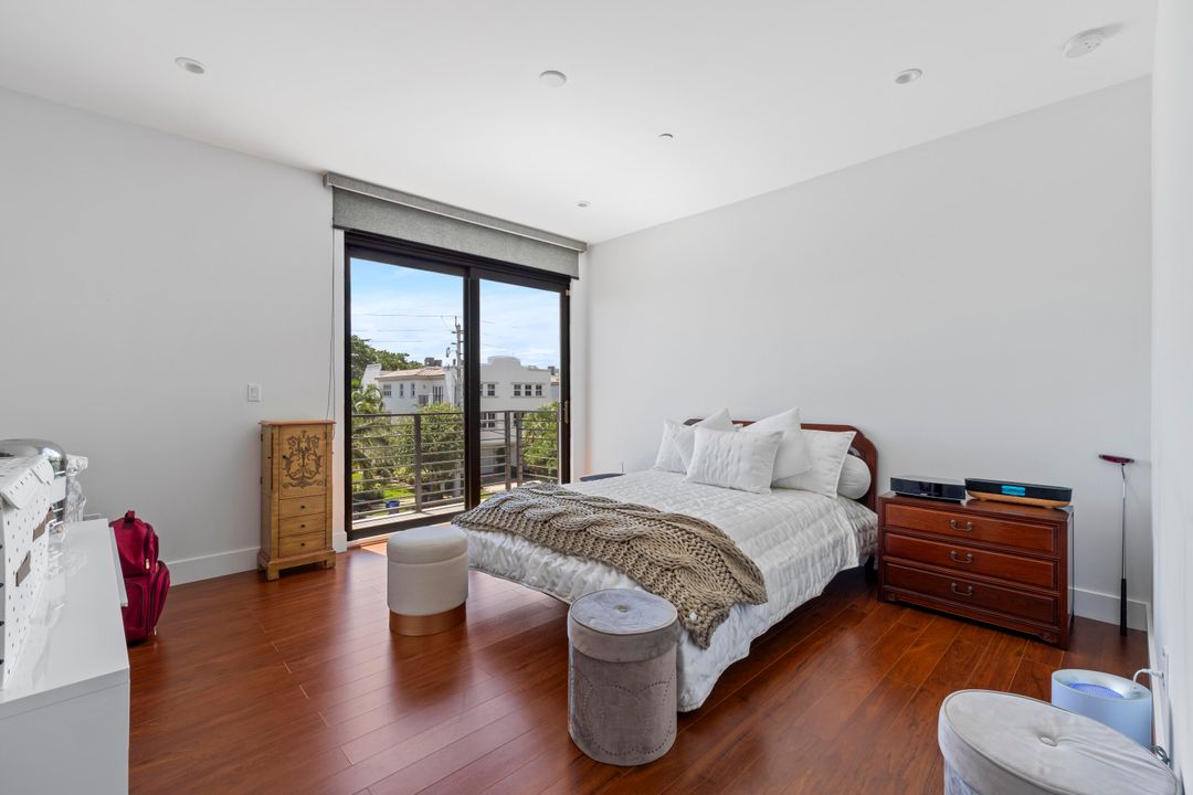 For Sale: $900,000 (3 beds, 2 baths, 1976 Square Feet)