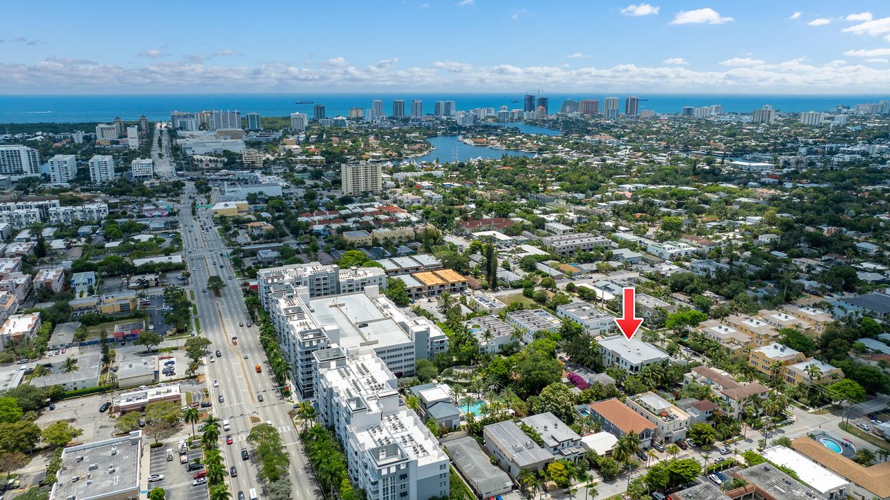 For Sale: $900,000 (3 beds, 2 baths, 1976 Square Feet)