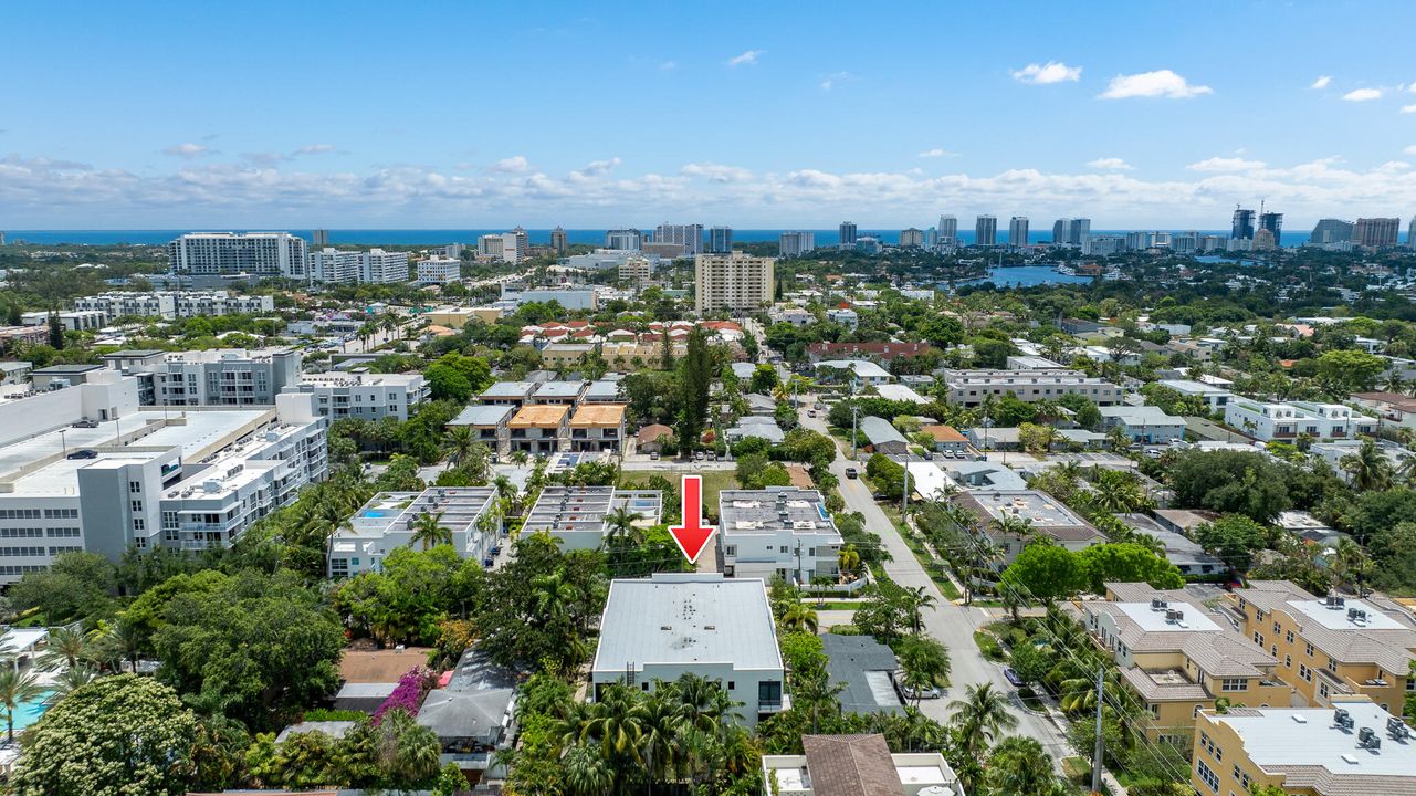 For Sale: $900,000 (3 beds, 2 baths, 1976 Square Feet)