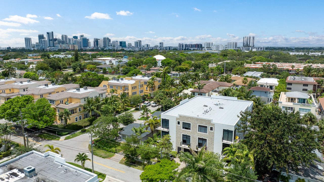 For Sale: $900,000 (3 beds, 2 baths, 1976 Square Feet)