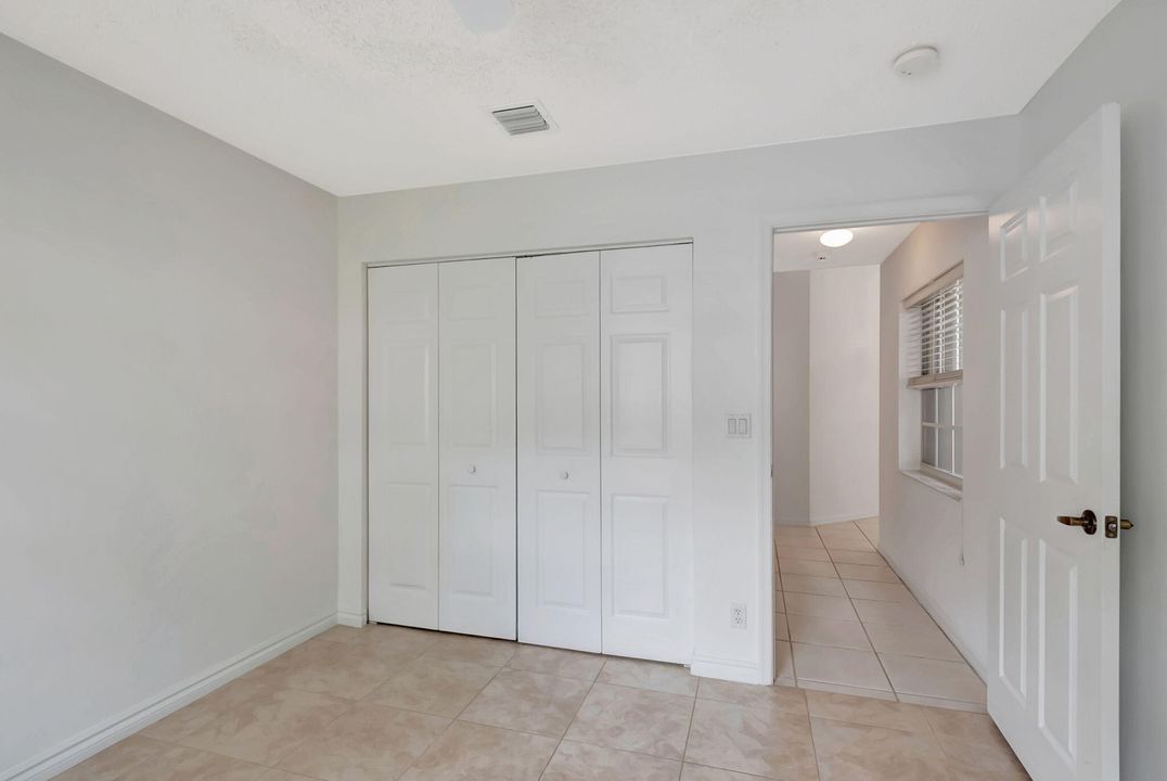 For Sale: $355,000 (2 beds, 2 baths, 1246 Square Feet)