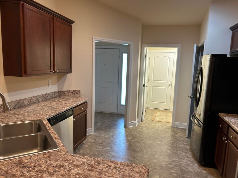 For Sale: $379,000 (4 beds, 2 baths, 1754 Square Feet)