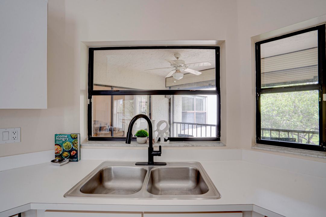 For Sale: $280,000 (2 beds, 2 baths, 1335 Square Feet)