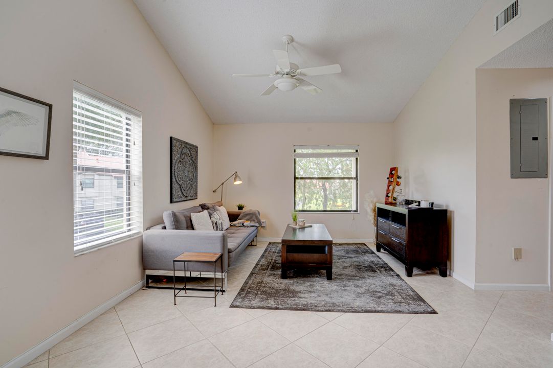 For Sale: $280,000 (2 beds, 2 baths, 1335 Square Feet)